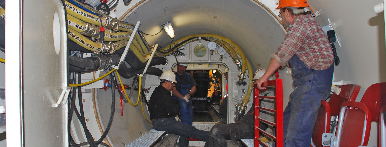Microtunnelling with compressed air