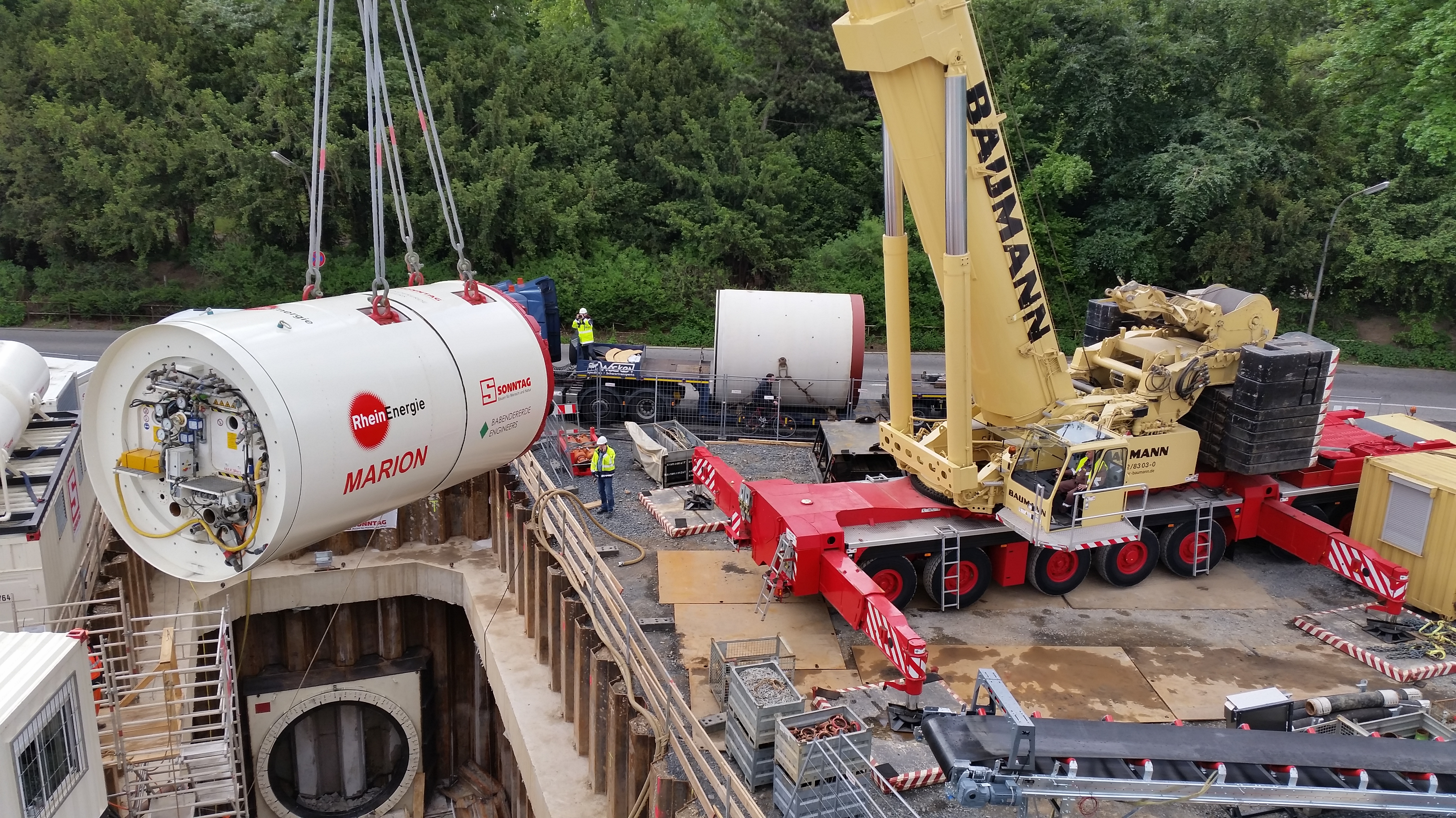 Rheindüker Köln - Unter dem Rhein entsteht ein neuer Fernwärmetunnel